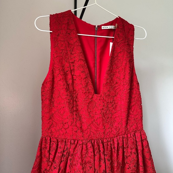 Alice + Olivia Kappa V-Neck Red Lace Party Dress - Picture 4 of 16